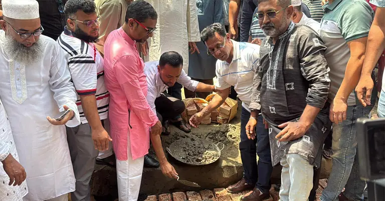 বাড়ি নির্মাণকাজের উদ্বোধন করা হয়েছে